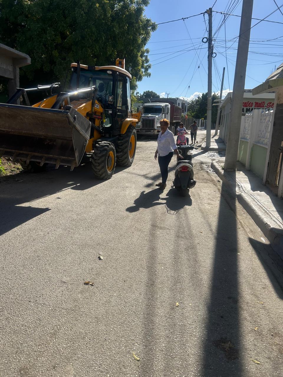 Alcaldía de Tamayo realiza operativo de limpieza en La Altagracia y Los Guaba