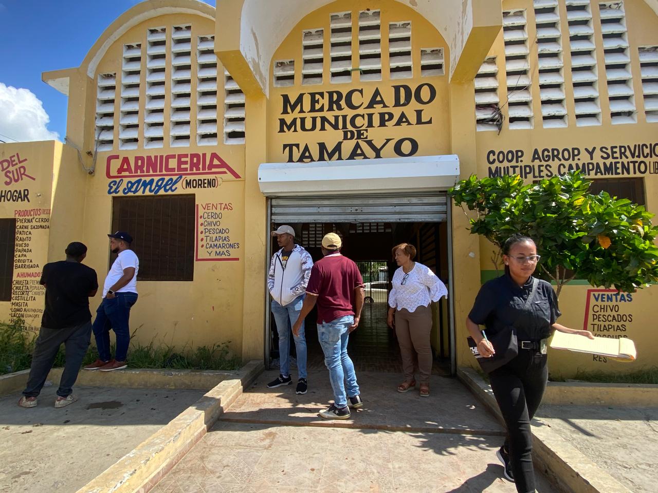 Comisión de ingenieros realiza levantamiento para remodelación del mercado municipal de Tamayo